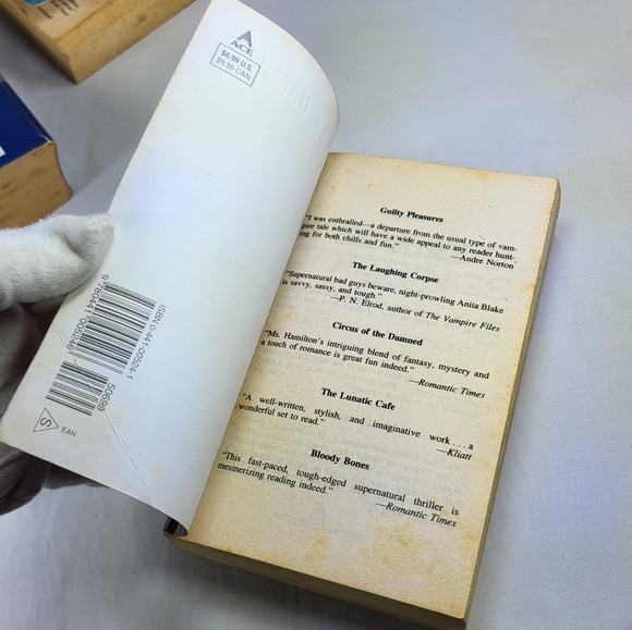 Anita Blake Vampire Hunter by Laurell K Hamilton Books #7, #8 & #9 of Series - Picture 15 of 16